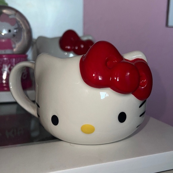 Hello Kitty - Picture 3 of 5